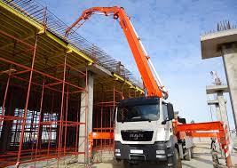 Фото работы автобетононасоса компании при отгрузке бетона